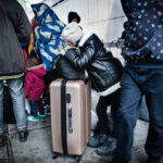 Crise de l’accueil : le chaos en rue, des dizaines de familles, notamment ukrainiennes, sans abri.