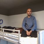 Ahmed, 32 jaar, is een Palestijn die internationale bescherming zoekt en in een noodopvangcentrum verblijft: “Ik krijg alleen het statuut van dakloze”
