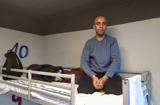 Ahmed, 32 jaar, is een Palestijn die internationale bescherming zoekt en in een noodopvangcentrum verblijft: “Ik krijg alleen het statuut van dakloze”